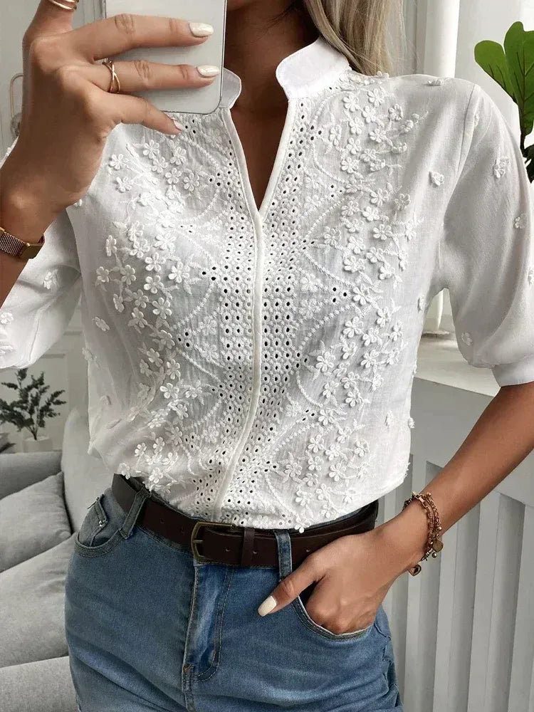 Andrea™ | Blusa elegante con cuello en V